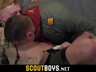 Pequeña adolescente culo estirado por masivo monstercock en tent-scoutboys&period;net